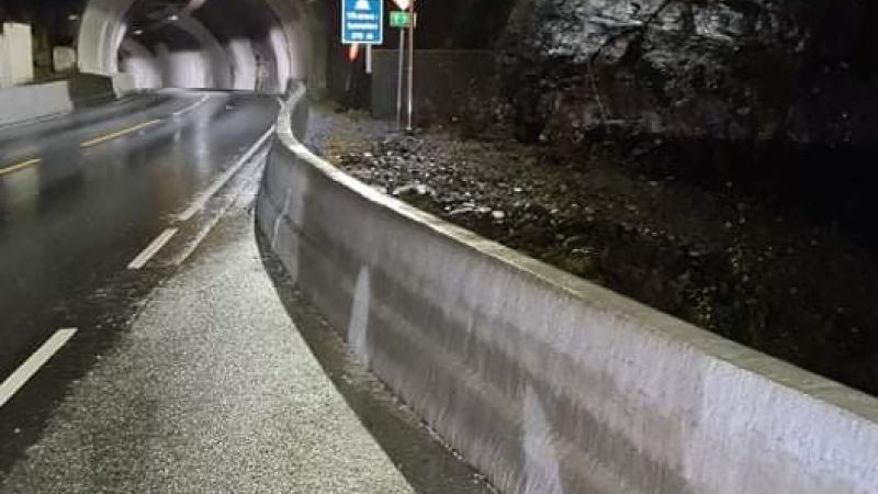 Oppføring av betongrekkverk ved inngang til tunell